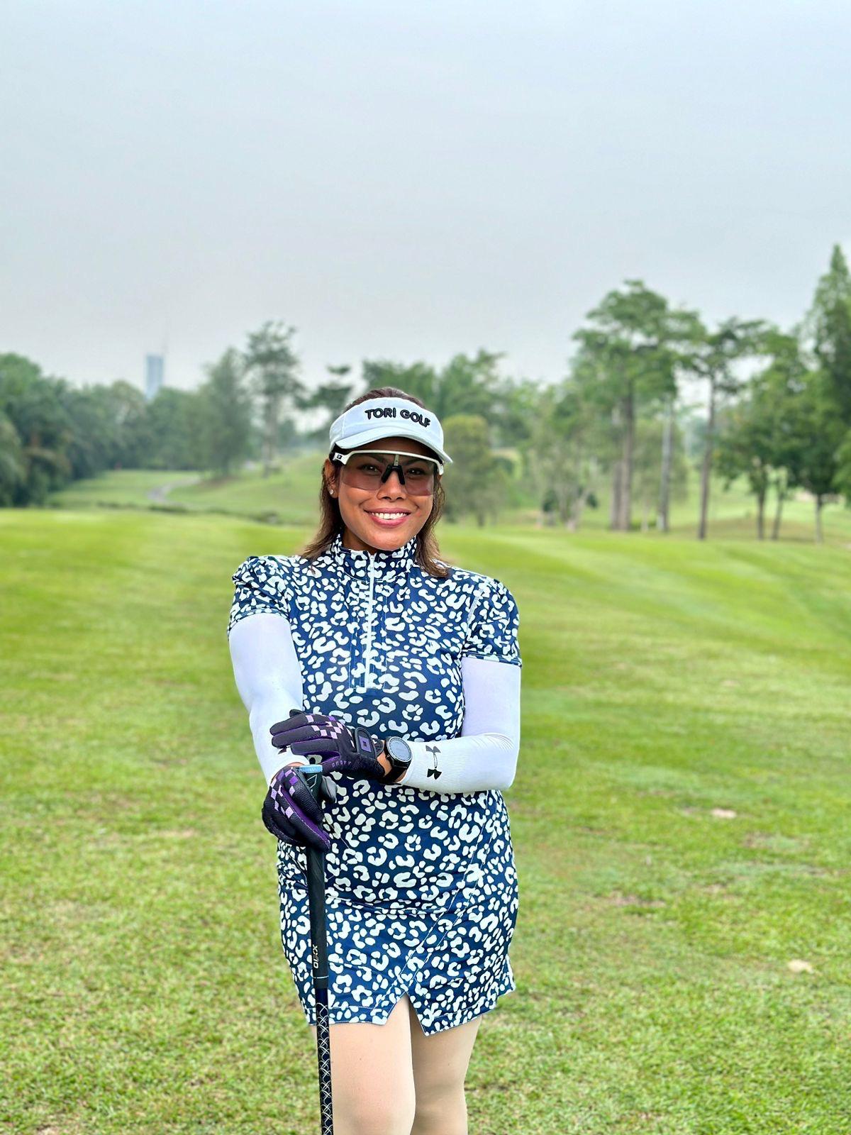 TG-GD-024E | Golf dress navy with white leopard motif lapel zip fastening and diagonal slash front pocket - Image 4